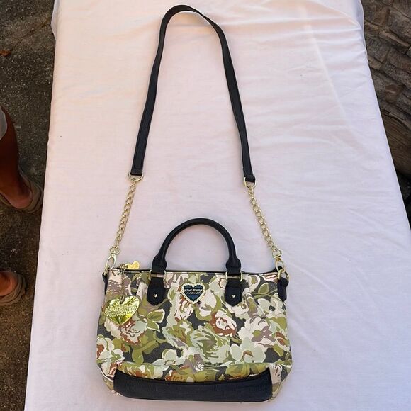 Betsey Johnson Gold Chain Strap Shoulder Bag Purse Crossbody - Picture 1 of 13